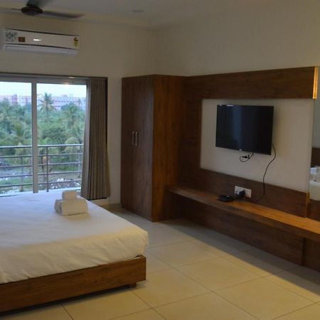 Hotel Revive Veraval Exterior photo