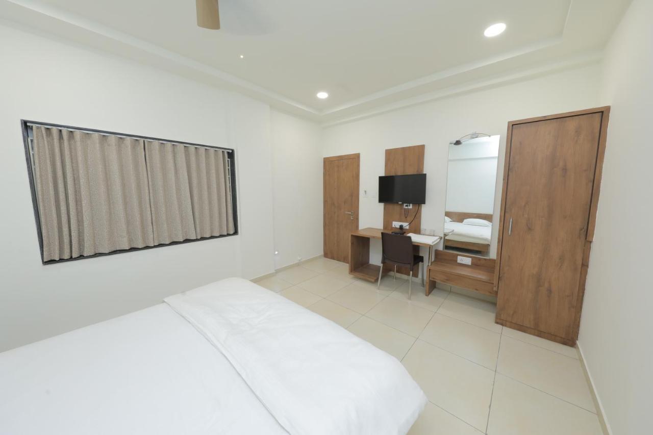Hotel Revive Veraval Exterior photo