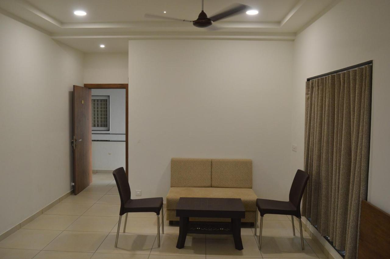 Hotel Revive Veraval Exterior photo