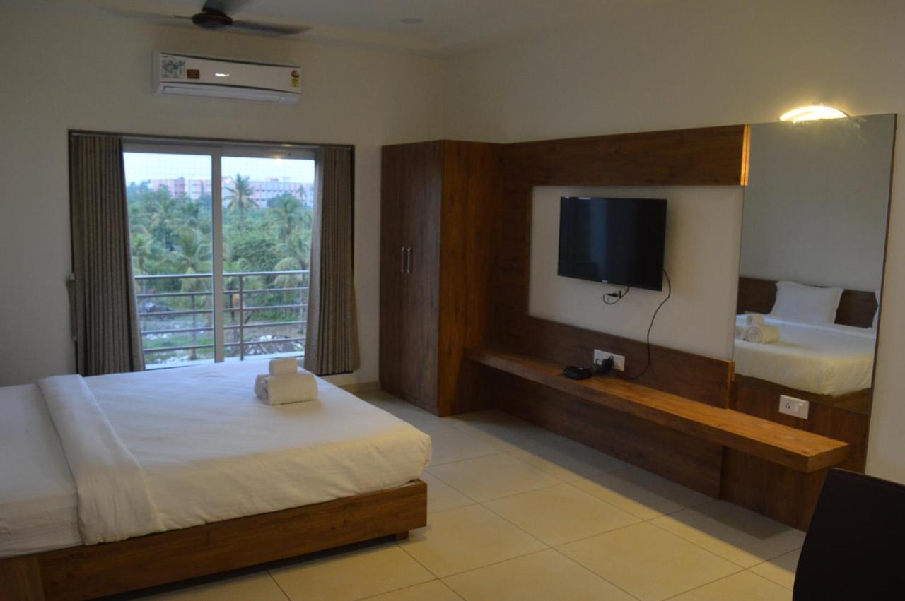 Hotel Revive Veraval Exterior photo