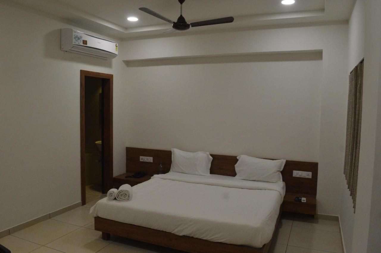 Hotel Revive Veraval Exterior photo